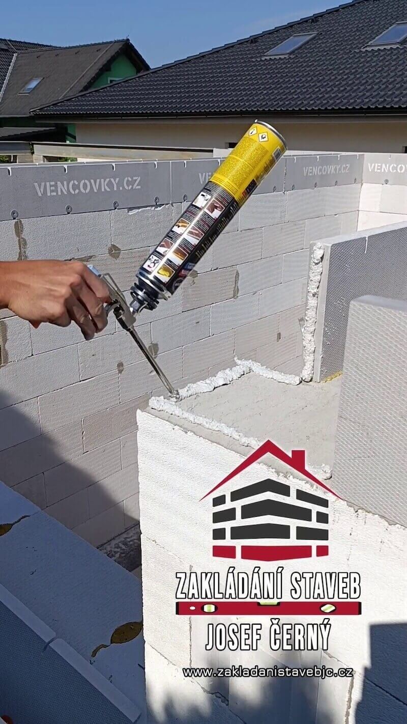 Realizace na Havlíčkobrodsku – lepení věncovek