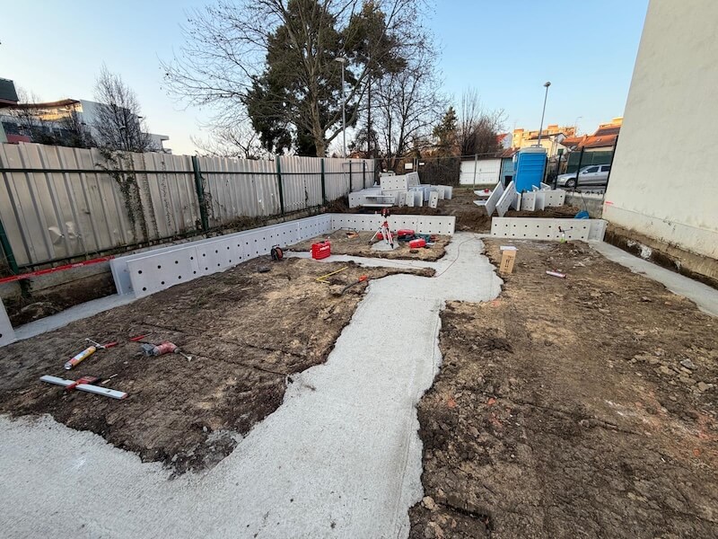 Zabetonování základových pasů